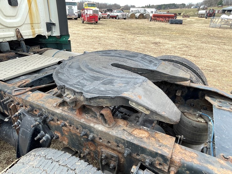 #113-•-2017-freightliner-single-axle-day-cab-semi-tractor-(has-wi-title)-image-23