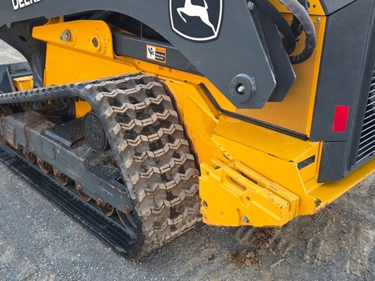 2023-deere-331g-image-22