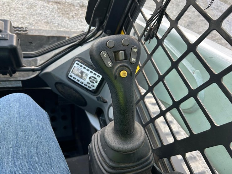 2023-bobcat-t770-image-21