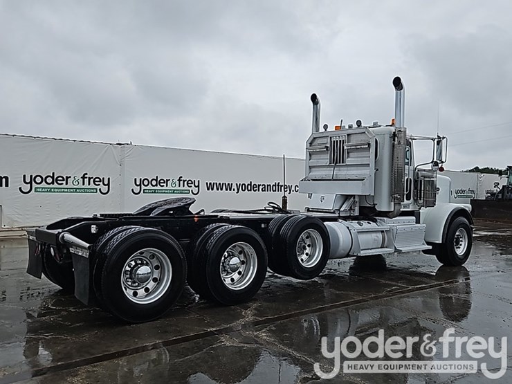 2014-peterbilt-579-image-4