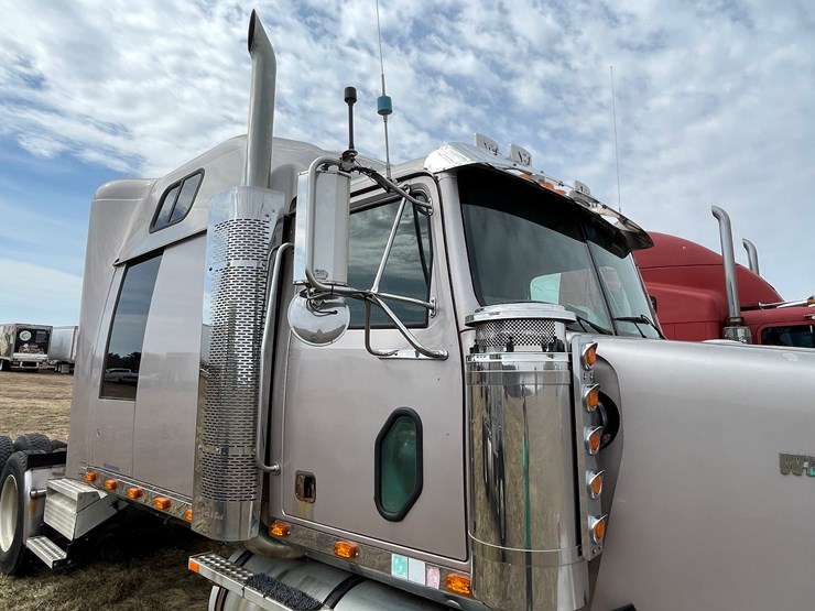 #128-•-2003-western-star-sleeper-cab-semi-tractor-(has-wi-title)-(non-runner)-image-45