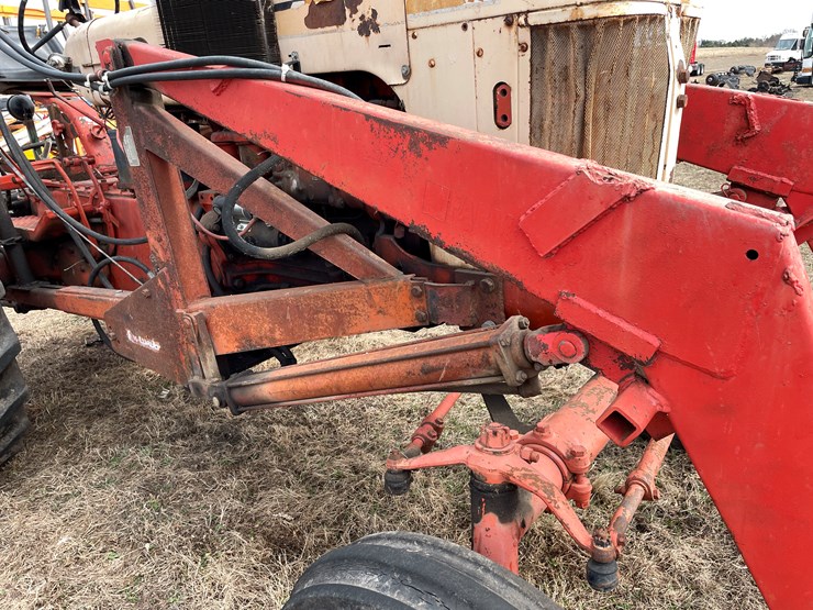 #175-•-case-830-diesel-tractor-image-24