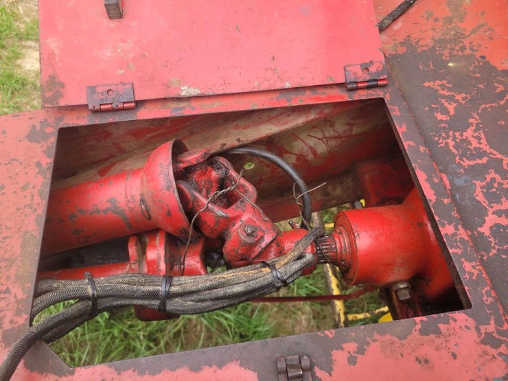 new-holland-853-image-9