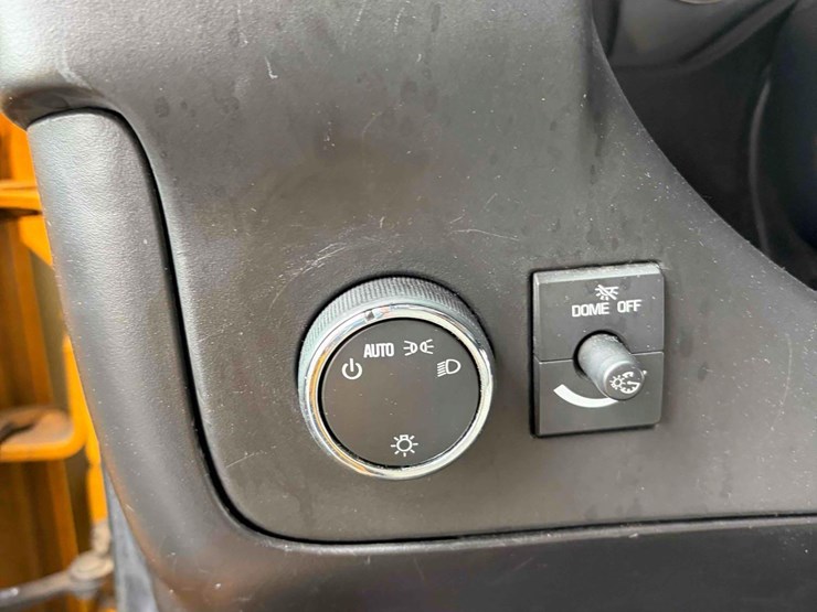 2012-chevrolet-12-passenger-bus-image-13