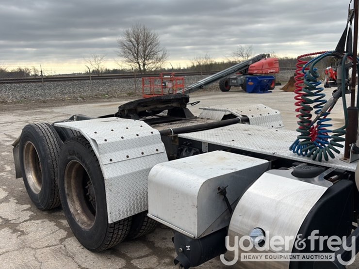 2018-peterbilt-579-image-36