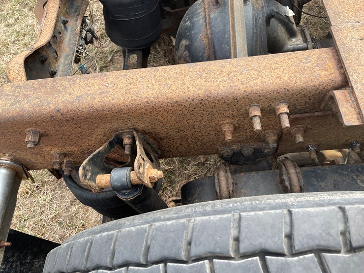 #121-•-2009-volvo-day-cab-semi-tractor-(has-wi-title)-image-40