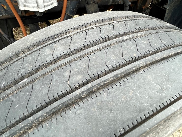 1999-peterbilt-377-image-50