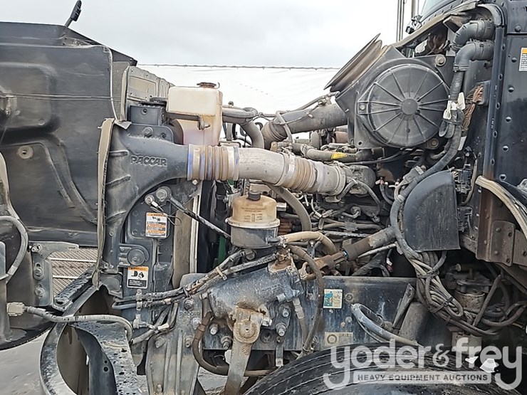 2016-peterbilt-348-image-24