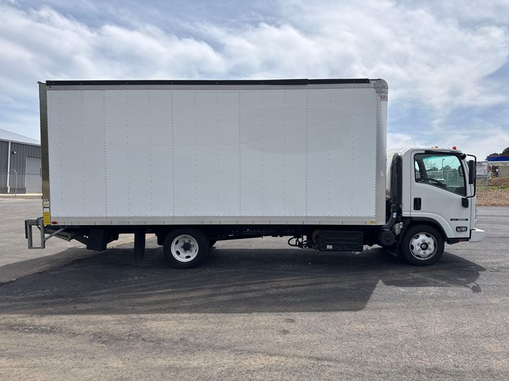 2022-isuzu-nrr-image-6