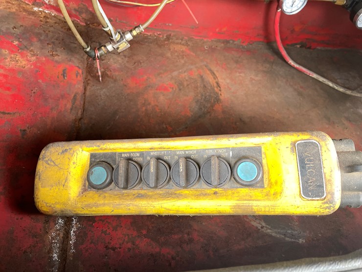 1989-peterbilt-379-image-39