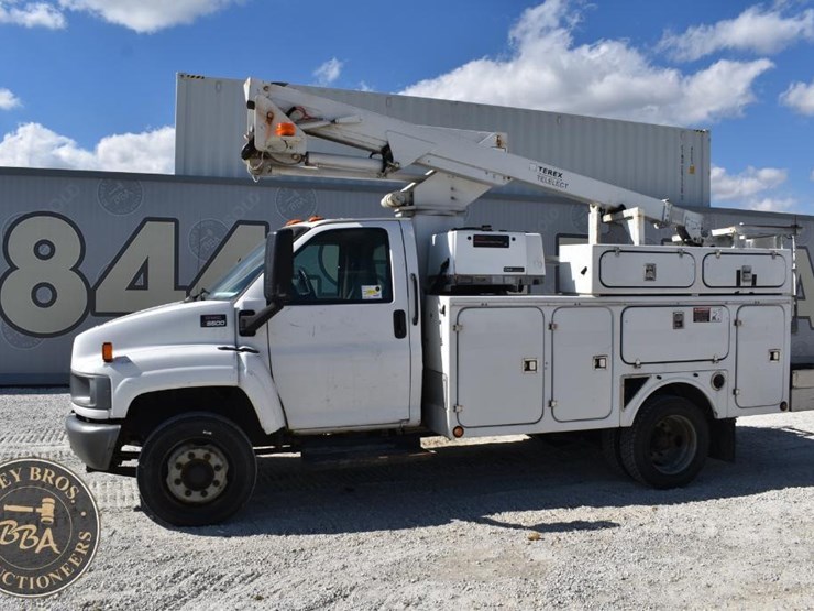 2005-gmc-topkick-image-3