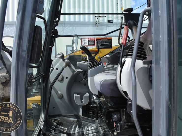 2021-deere-85g-image-47