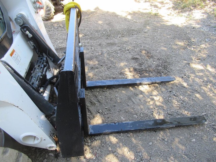 wildcat-48"-hydraulic-skid-steer-pallet-forks-image-5