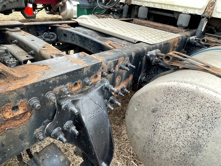 #113-•-2017-freightliner-single-axle-day-cab-semi-tractor-(has-wi-title)-image-31