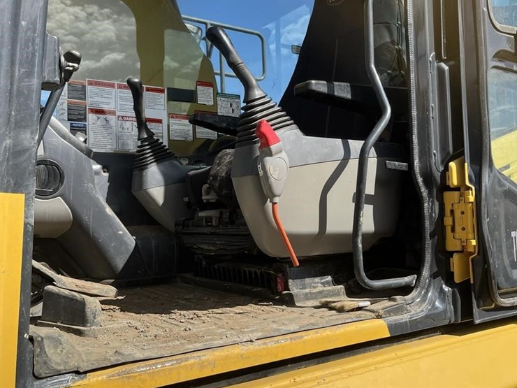 2018-komatsu-pc210-lc-11-image-9