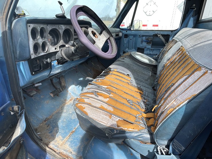 #192-•-1984-2-x-4-chevy-silverado-(has-wi-title)-image-29