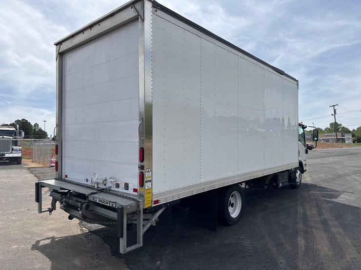 2022-isuzu-nrr-image-5