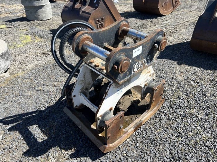 2013-stanley-b&d-hs-11000-plate-compactor-image-1