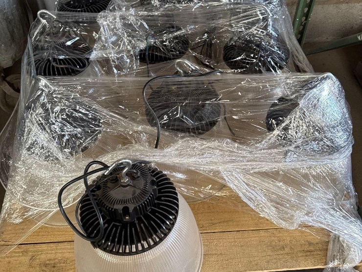 (10)-like-new-110/120v-led-shop-lights-image-1