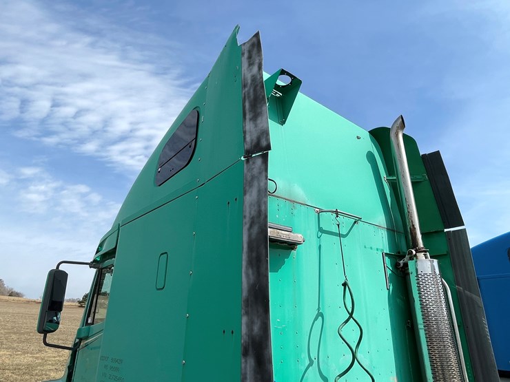 2002-caterpillar-c15-image-17