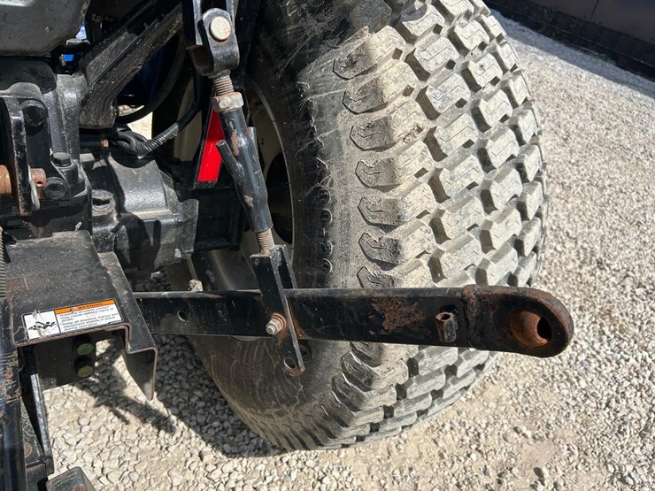 2016-new-holland-workmaster-33-image-14