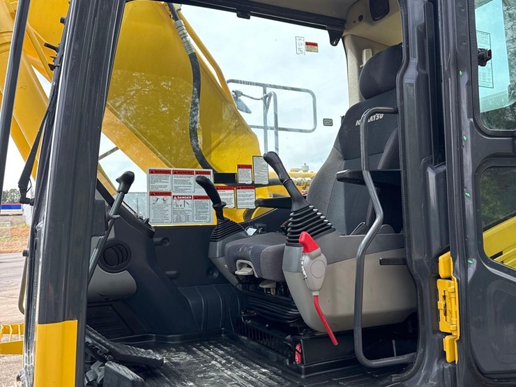 2021-komatsu-pc210-lc-11-image-26