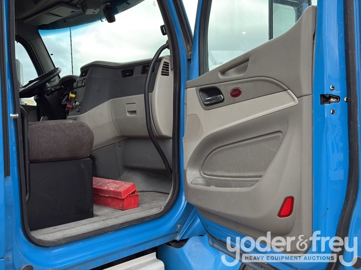 2018-peterbilt-579-image-99