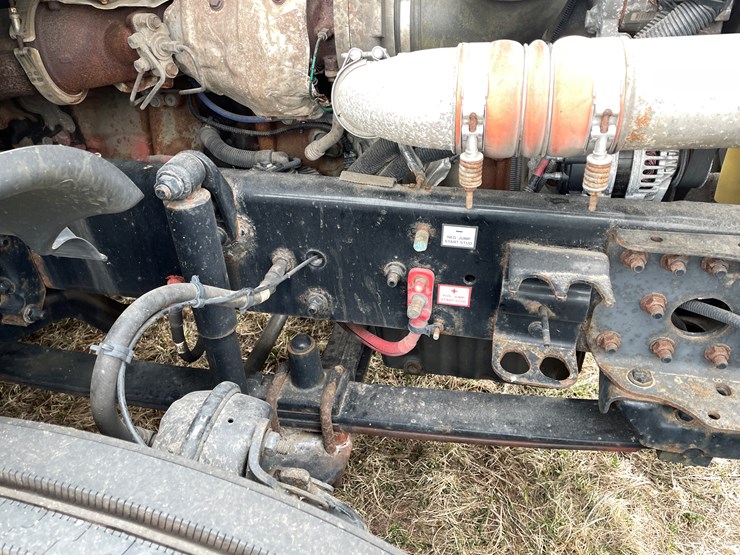 #104-•-2016-freightliner-cascade-evolution-sleeper-cab-semi-tractor-(has-wi-title)-image-49