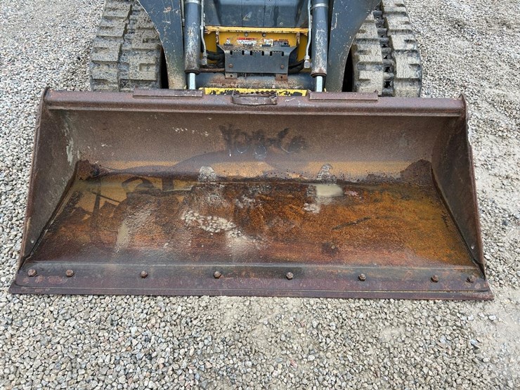 2017-deere-323e-image-9