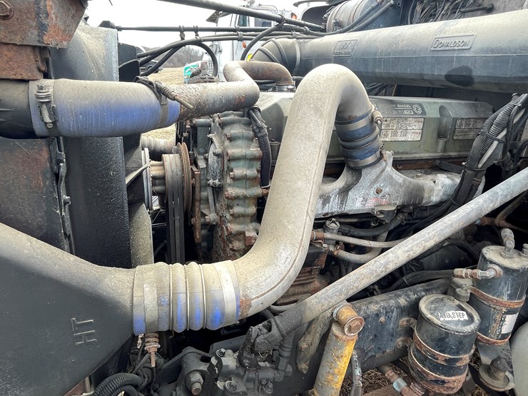 #128-•-2003-western-star-sleeper-cab-semi-tractor-(has-wi-title)-(non-runner)-image-56