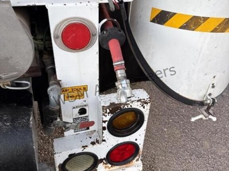 2009-international-durastar-4400-image-23