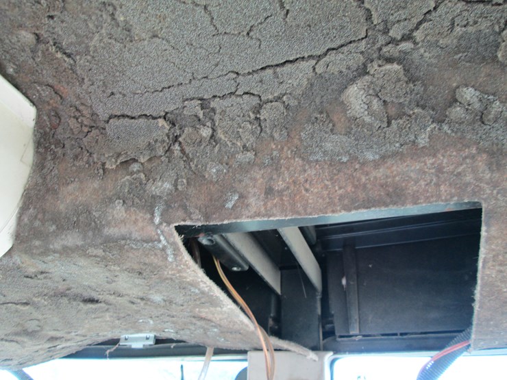 john-deere-6215-image-39