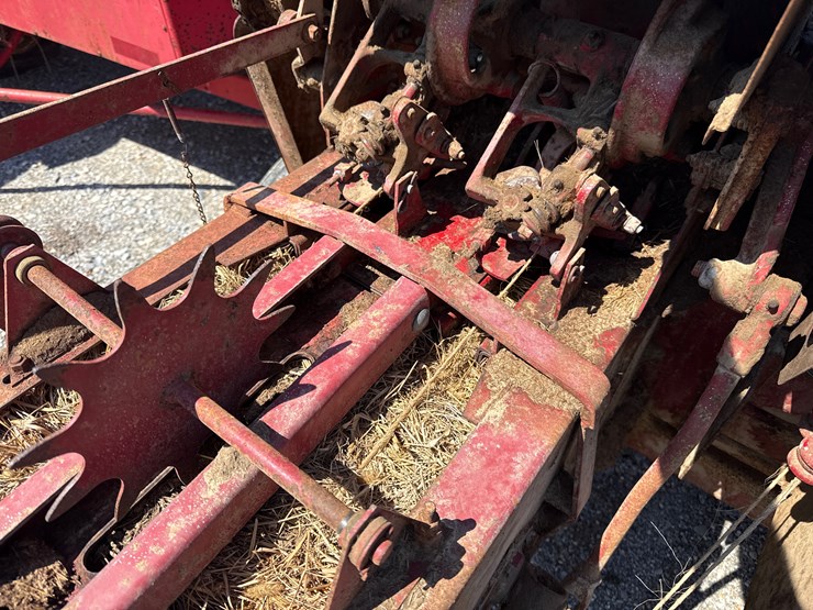 new-holland-310-image-4