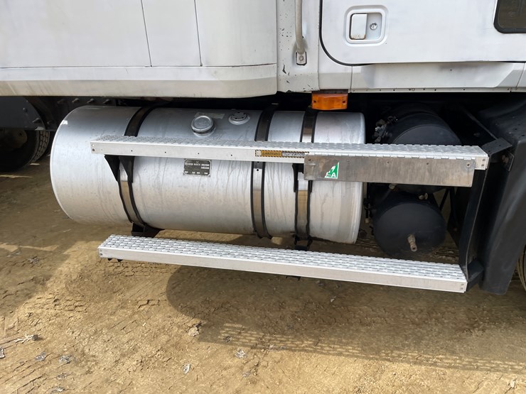 #400-•-1997-mac-ch600-semi-(has-wi-title)-image-18