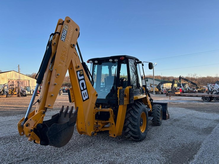 2021-jcb-3cx-image-3