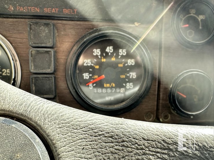 1991-freightliner-fld120-image-44