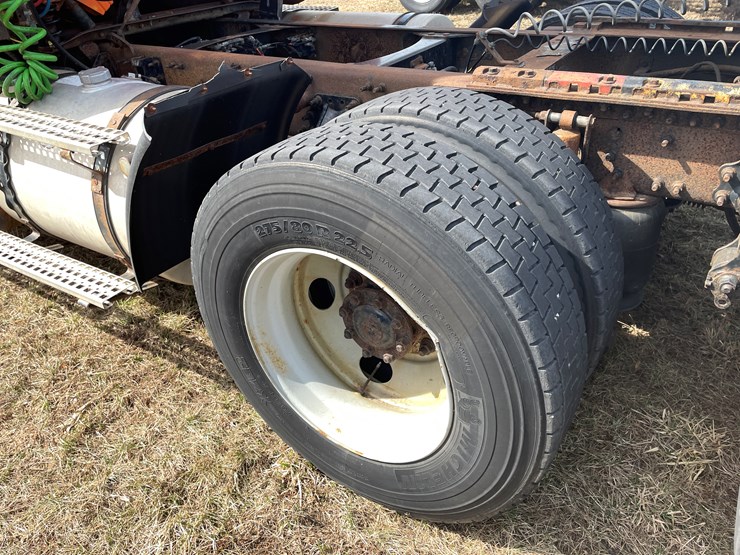 #123-•-2006-volvo-day-cab-semi-tractor-(has-wi-title)-image-50