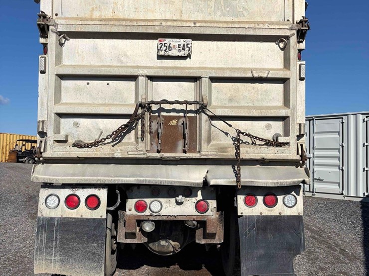 1996-peterbilt-tri-axle-dump-image-4