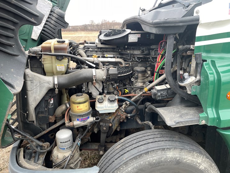 #114-•-2017-freightliner-single-axle-day-cab-semi-tractor-(has-wi-title)-image-50