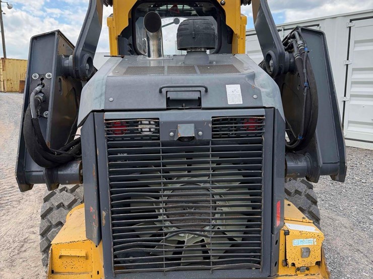 2018-deere-332g-image-10