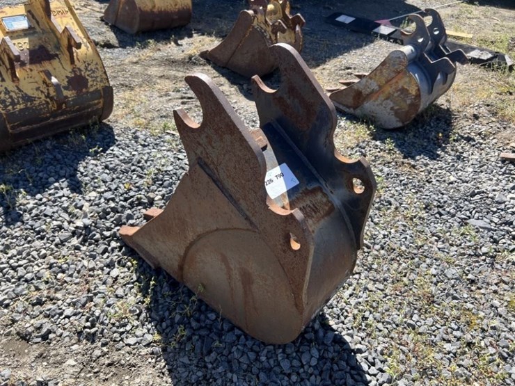 kubota-12"-dig-bucket-image-4