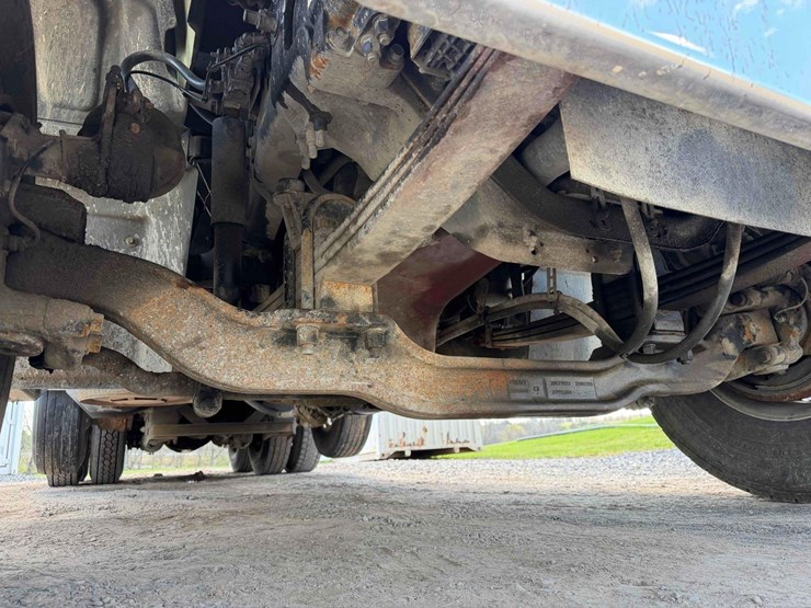 2009-mack-gu713-tri-axle-dump-image-6