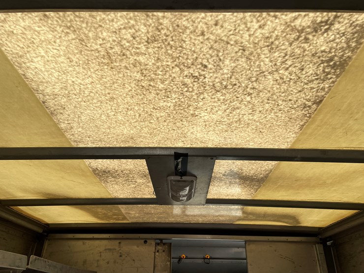 #164-•-2005-freightliner-box-truck-(has-wi-title)-image-24