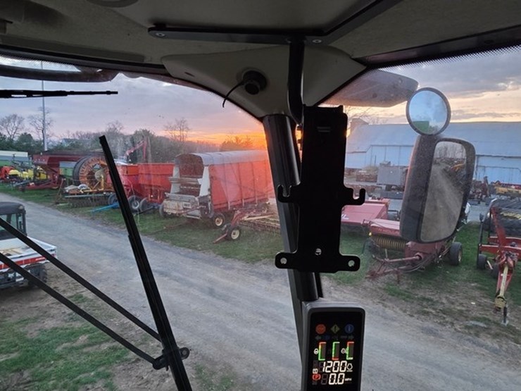 2013-john-deere-s680-image-90