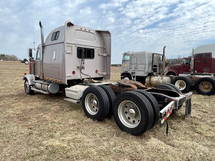 #128-•-2003-western-star-sleeper-cab-semi-tractor-(has-wi-title)-(non-runner)-image-7