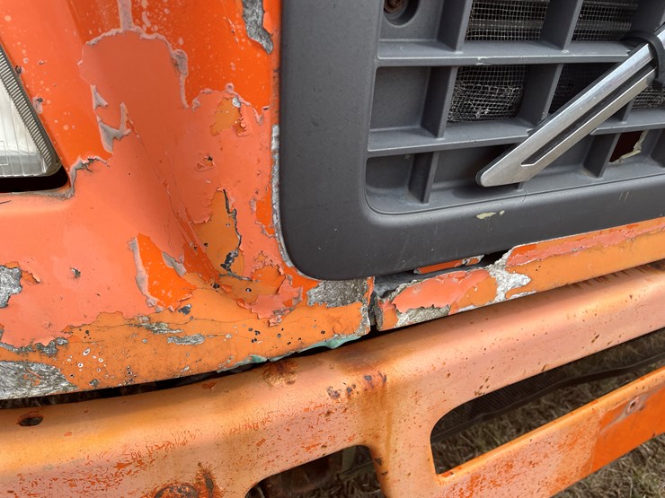 #121-•-2009-volvo-day-cab-semi-tractor-(has-wi-title)-image-16