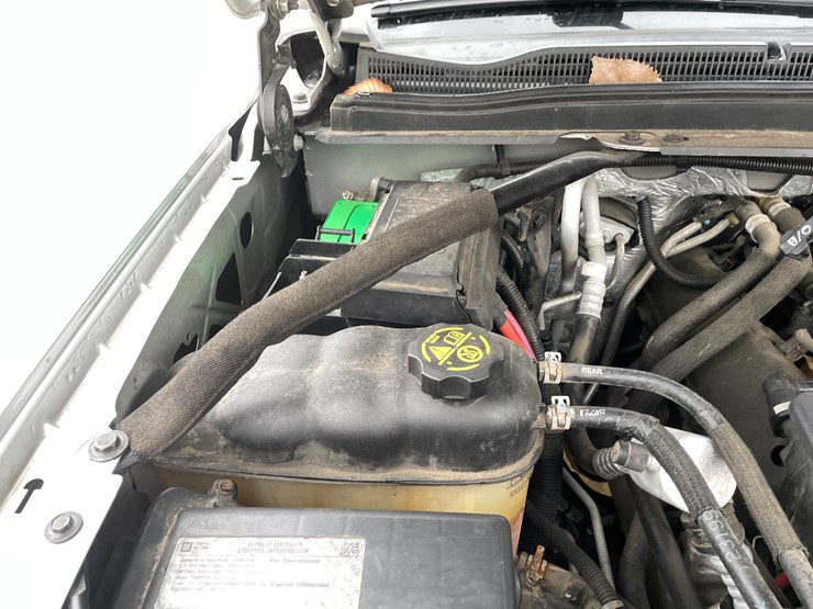 2015-chevrolet-suburban-image-90