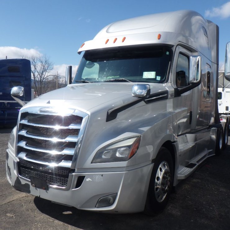 2020 FREIGHTLINER CASCADIA 126