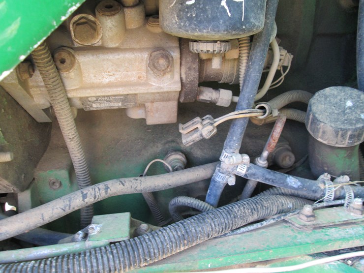 john-deere-6215-image-32