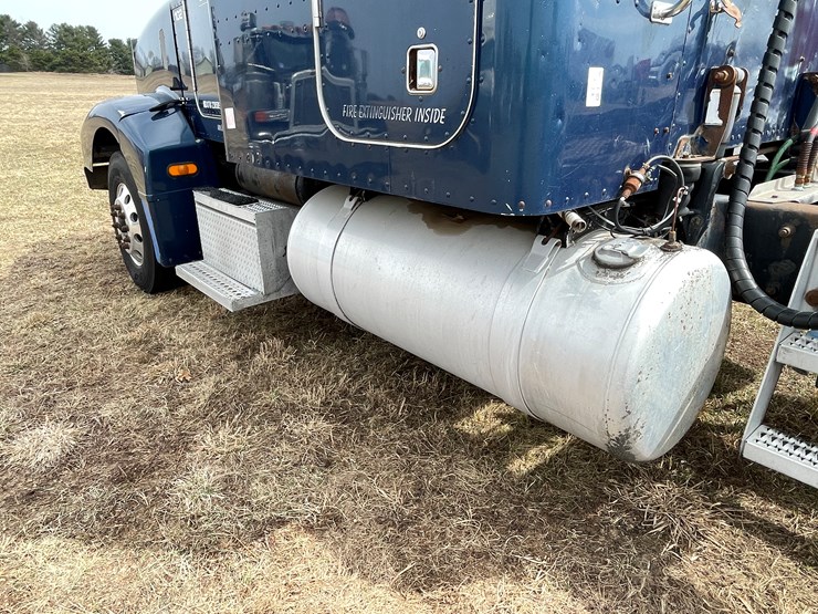 1999-peterbilt-377-image-15